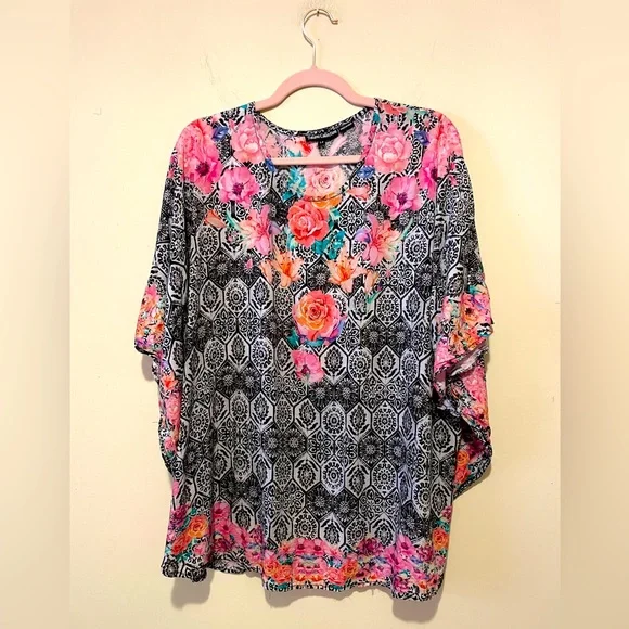 Tolani Collection Black/Pink Floral Boho Geometric Tunic/Poncho. Rayon. Size LP - Picture 1 of 8